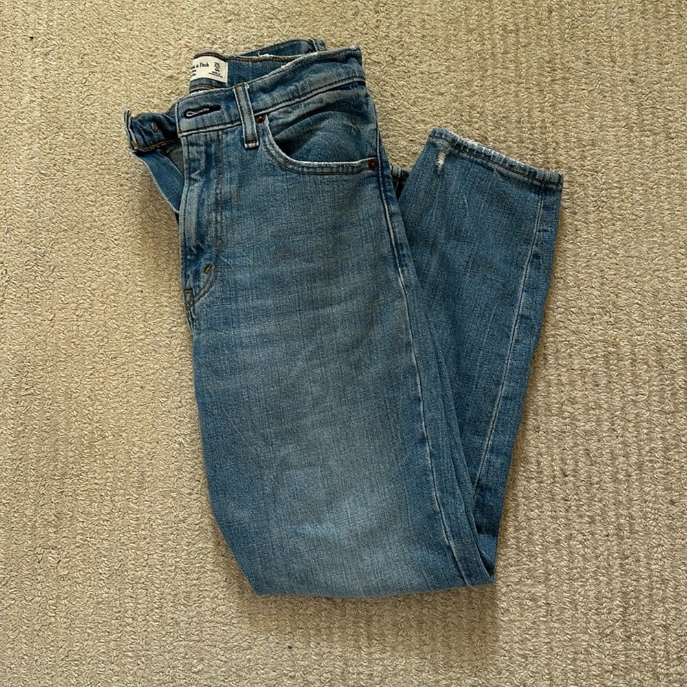 A&F the mom high rise jean